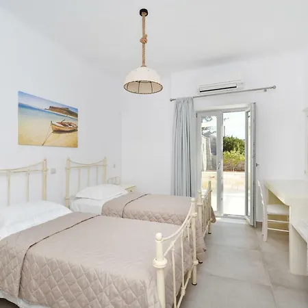 ακτι * Livadia (Paros)