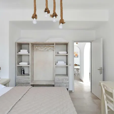 ακτι * Livadia (Paros)
